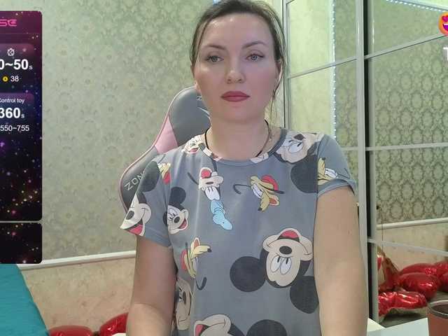 DIVORA from BongaCams is Freechat