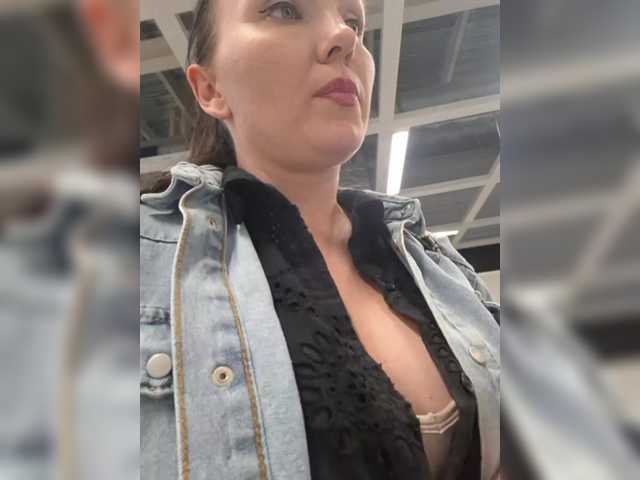 DIVORA's BongaCams profile