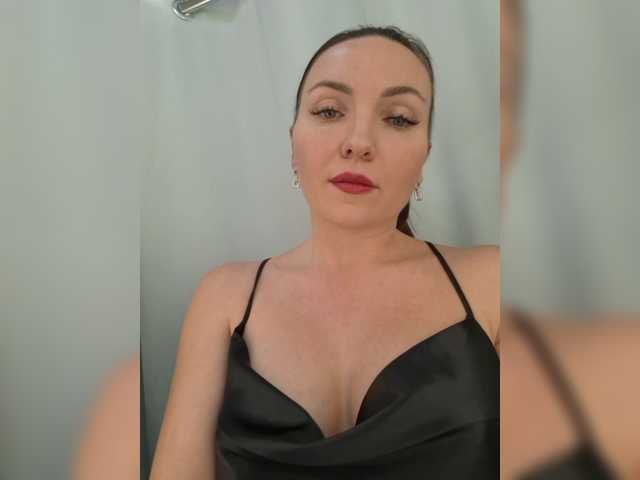 DIVORA's BongaCams show and profile