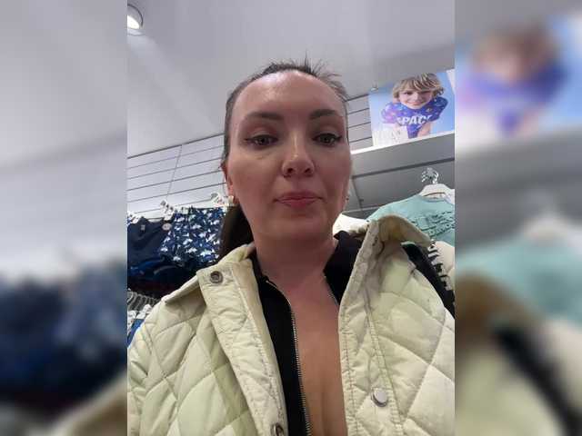 DIVORA's BongaCams profile