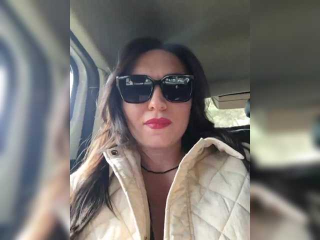 DIVORA's BongaCams show and profile