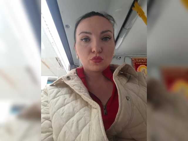 DIVORA's BongaCams show and profile