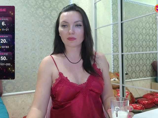 DIVORA's BongaCams show and profile