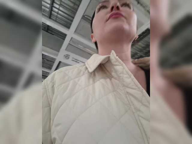 DIVORA's BongaCams show and profile