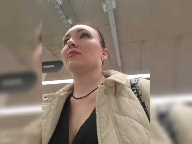 DIVORA's BongaCams show and profile