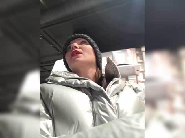 DIVORA's BongaCams show and profile