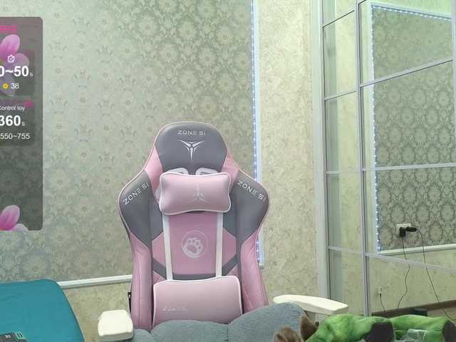 DIVORA's BongaCams show and profile