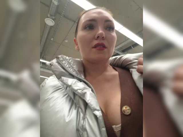 DIVORA's BongaCams show and profile