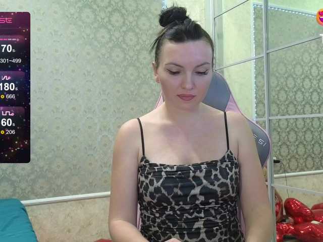 DIVORA's BongaCams show and profile