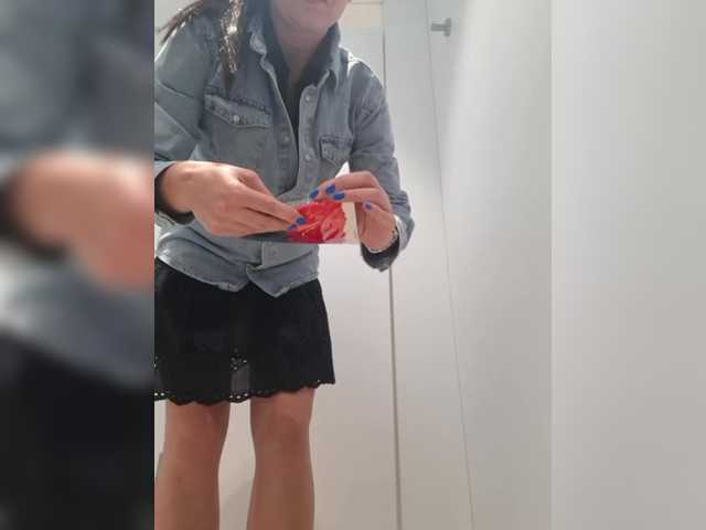 DIVORA's BongaCams show and profile