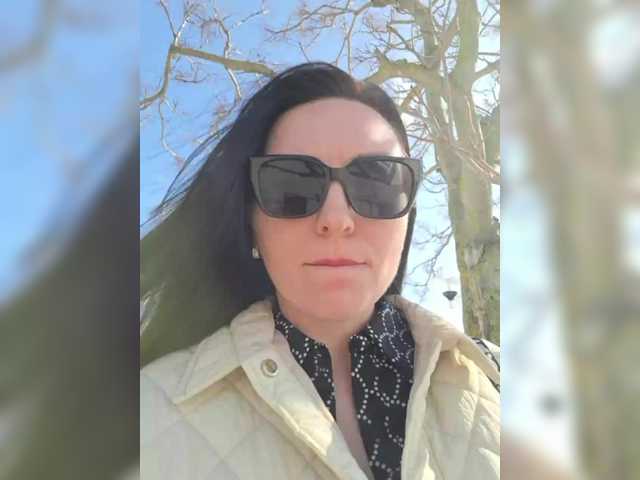 DIVORA's BongaCams show and profile