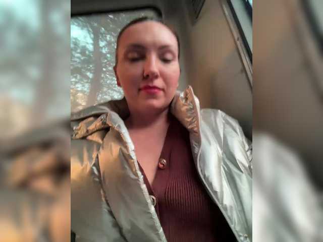 DIVORA's BongaCams show and profile