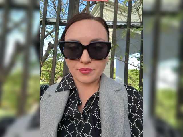 DIVORA's BongaCams show and profile