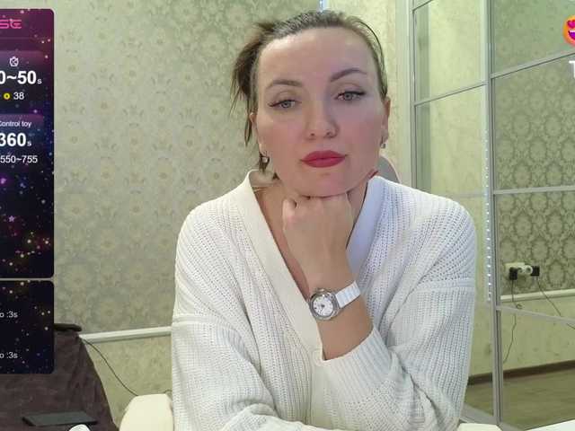 DIVORA's BongaCams show and profile