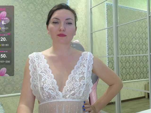 DIVORA's BongaCams show and profile