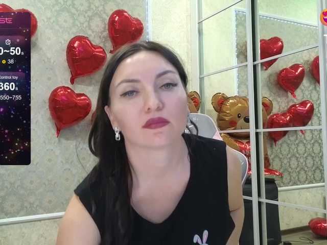 DIVORA's BongaCams show and profile