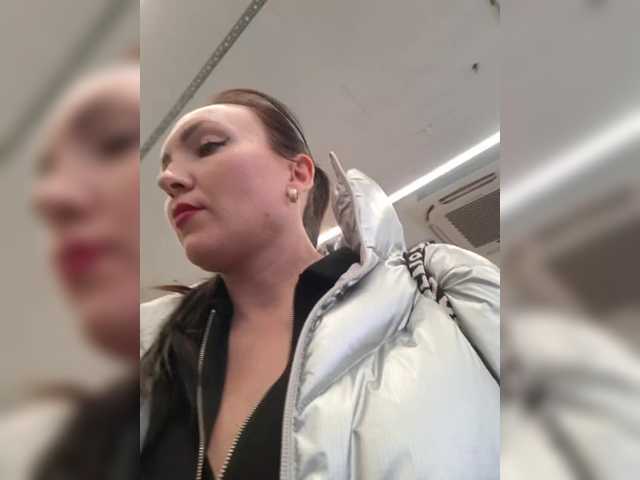 DIVORA's BongaCams show and profile