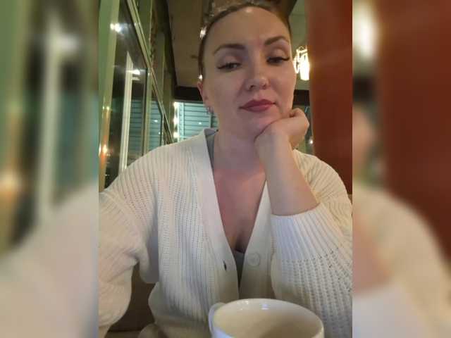 DIVORA's BongaCams show and profile