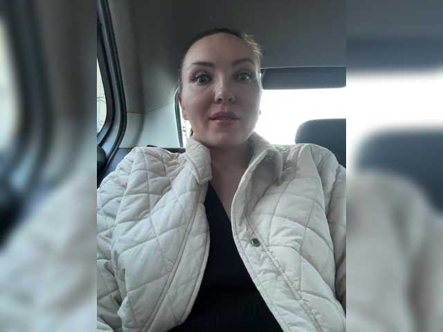 DIVORA's BongaCams show and profile