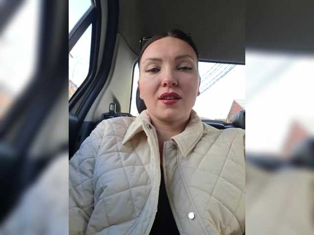 DIVORA's BongaCams show and profile