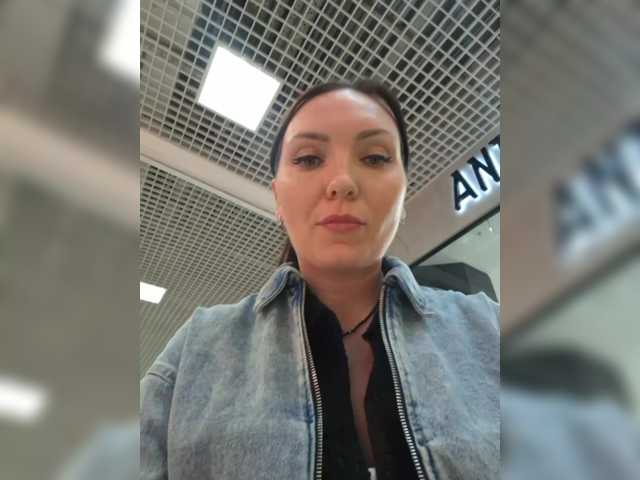 DIVORA from BongaCams