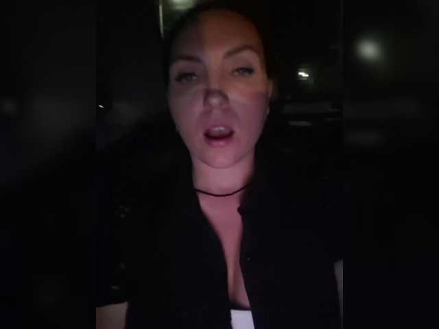 DIVORA from BongaCams