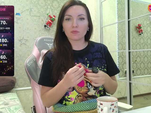 DIVORA's BongaCams show and profile