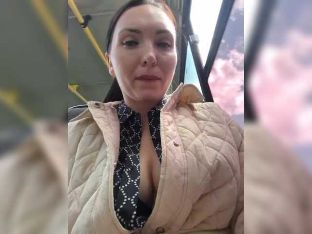 DIVORA's BongaCams profile