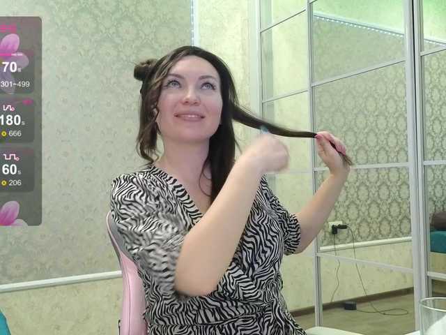 DIVORA's BongaCams show and profile