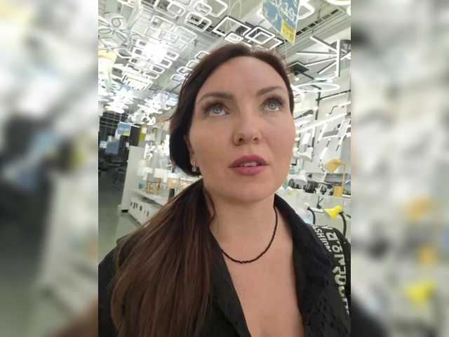 DIVORA from BongaCams