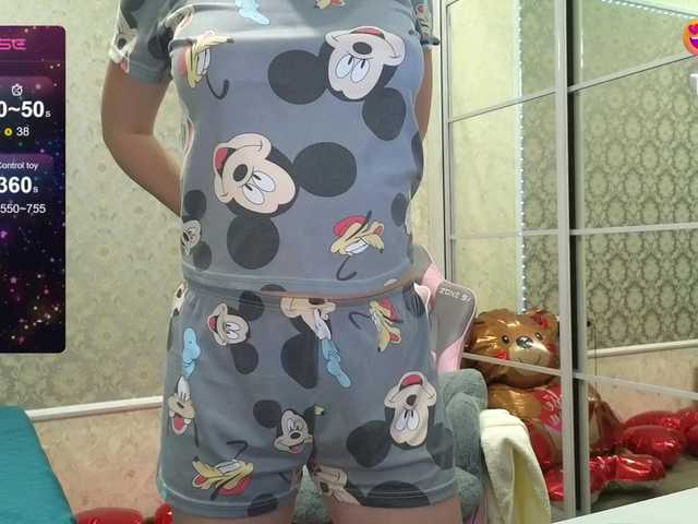 DIVORA's BongaCams show and profile