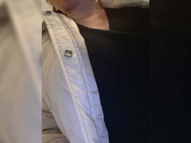 DIVORA's BongaCams show and profile