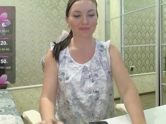 DIVORA's BongaCams show and profile