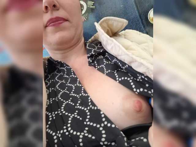 DIVORA's BongaCams show and profile