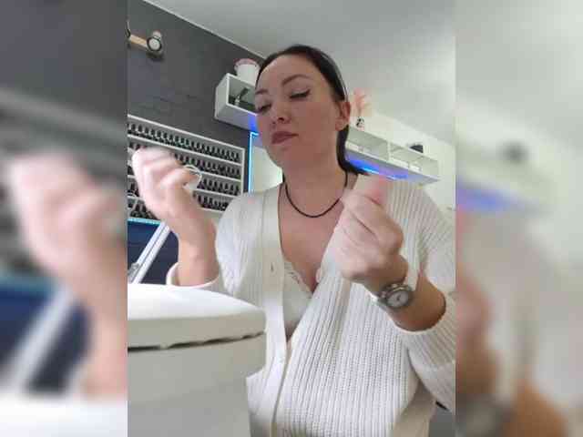 DIVORA Live Webcam on BongaCams