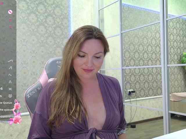 DIVORA Live Webcam on BongaCams