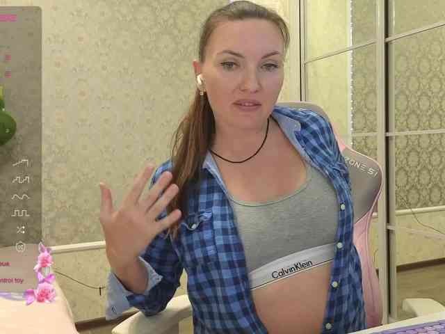 DIVORA Live Webcam on BongaCams