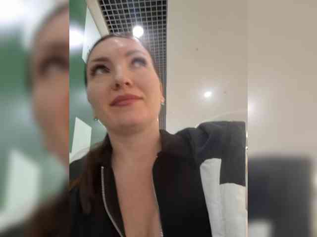 DIVORA Live Webcam on BongaCams