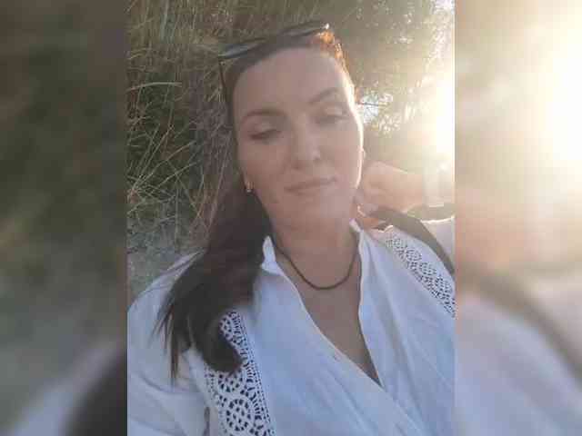 DIVORA's webcam live show