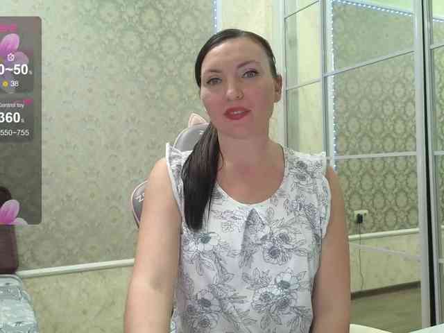 DIVORA Live Webcam on BongaCams