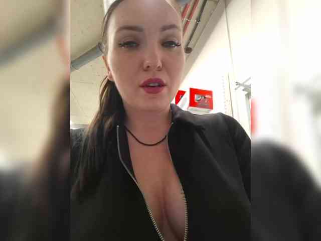 DIVORA Live Webcam on BongaCams