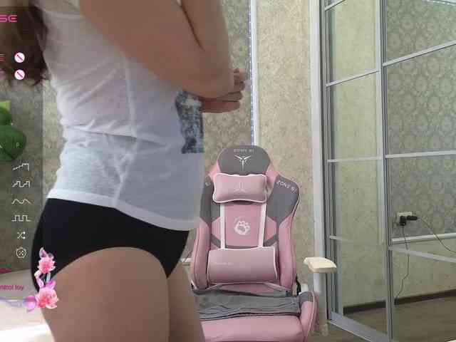 DIVORA Live Webcam on BongaCams