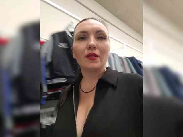 DIVORA Live Webcam on BongaCams