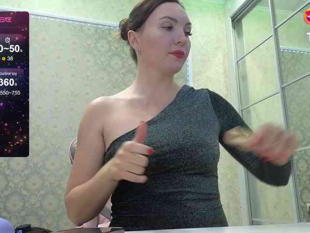 DIVORA Live Webcam on BongaCams