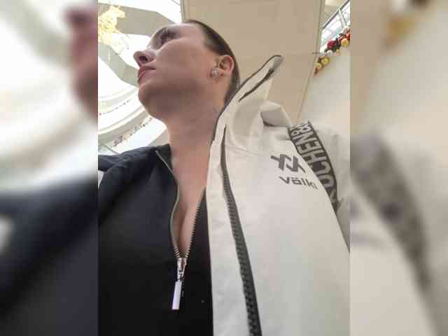 DIVORA Live Webcam on BongaCams