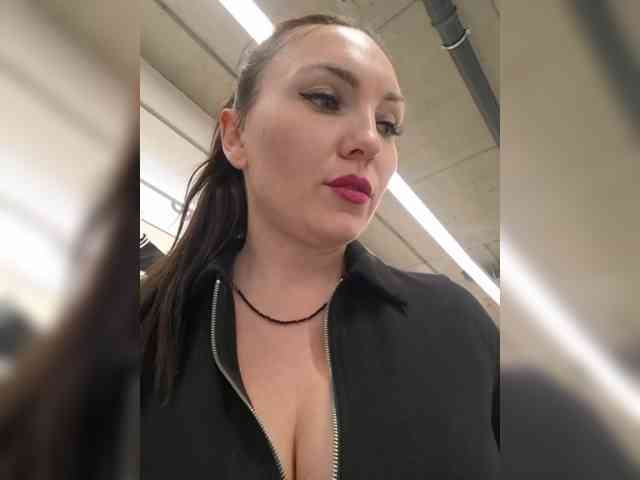 DIVORA Live Webcam on BongaCams