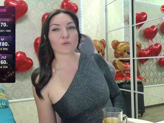 DIVORA Live Webcam on BongaCams