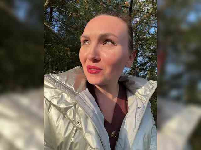 DIVORA Live Webcam on BongaCams