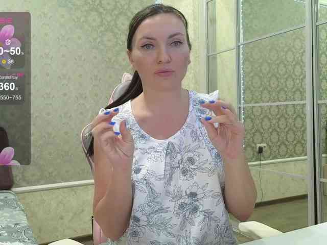 DIVORA Live Webcam on BongaCams