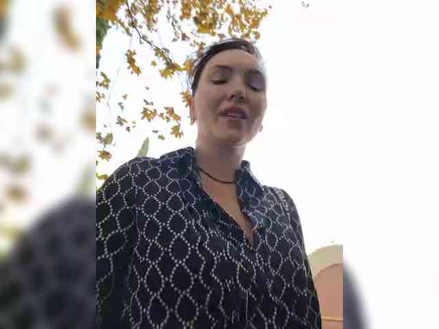DIVORA's webcam live show